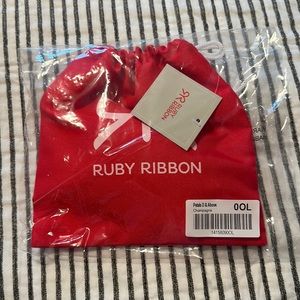 Ruby Ribbon - Petals Champagne